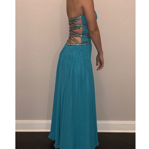 Prom dress - Picture 2 of 3